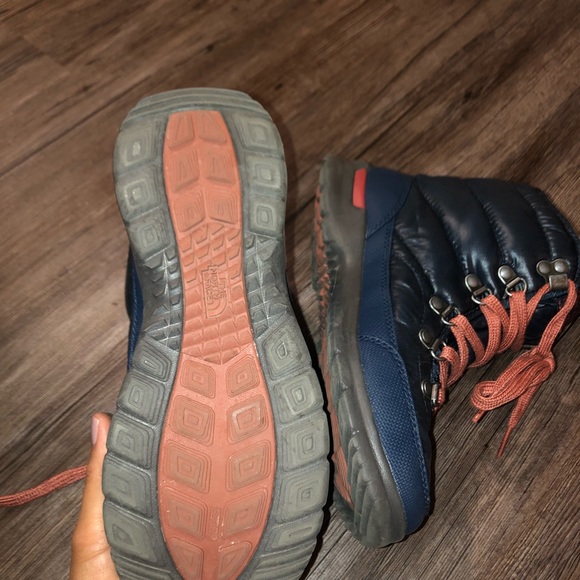 North Face Women’s Boots size 5 - Picture 4 of 6